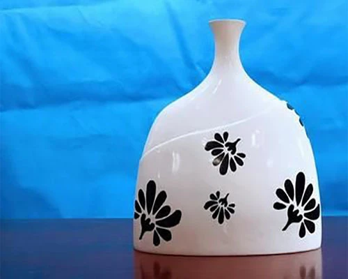 Laser marking in ceramic bottle -Dotslaser Laser marking in ceramic bottle -Dotslaser